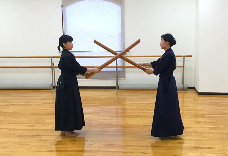 天然理心流 稽古 表木刀 女子写真